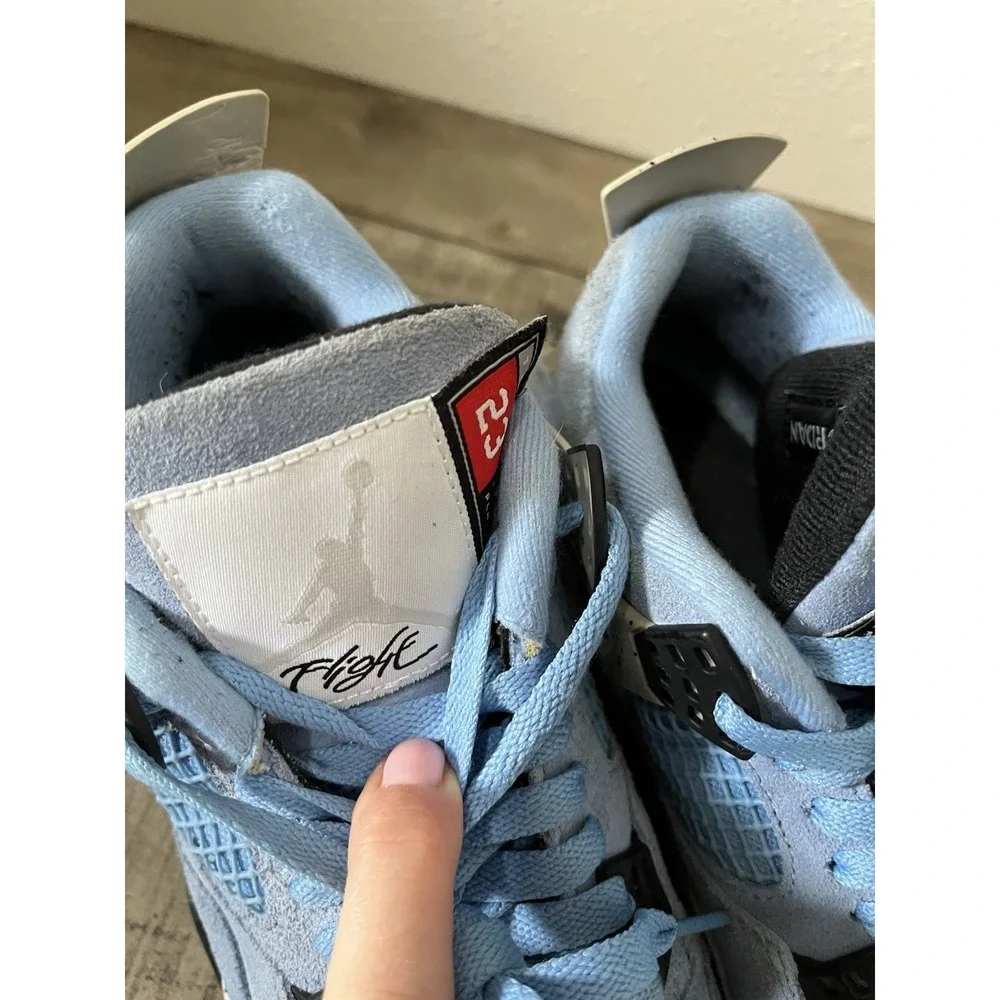 Air Jordan 4 Retro 'University Blue'  size 8 collegiate Suede Upper